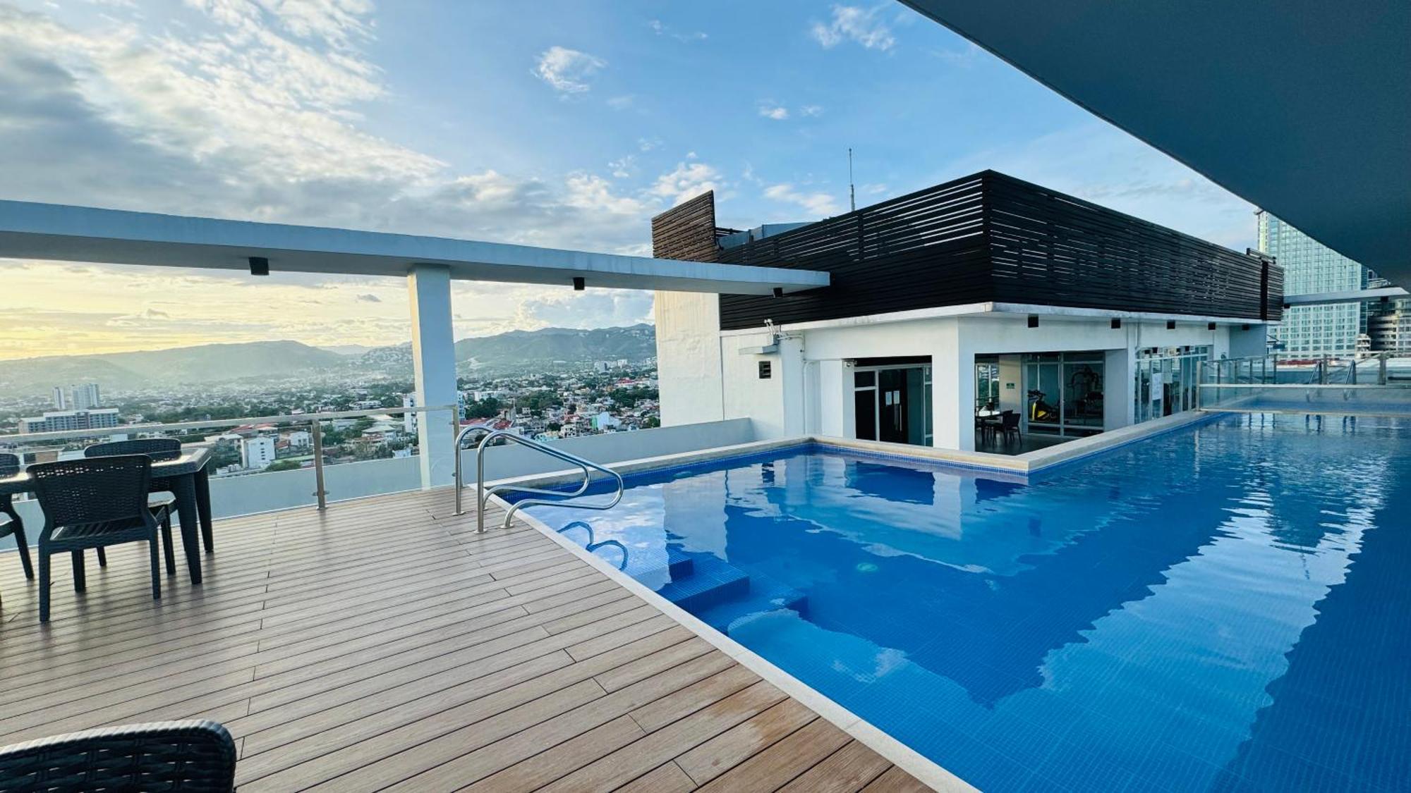2 Bed Luxe With Netflix And Pool, 10 Min Walk To Fuente - The Heart Of Cebu