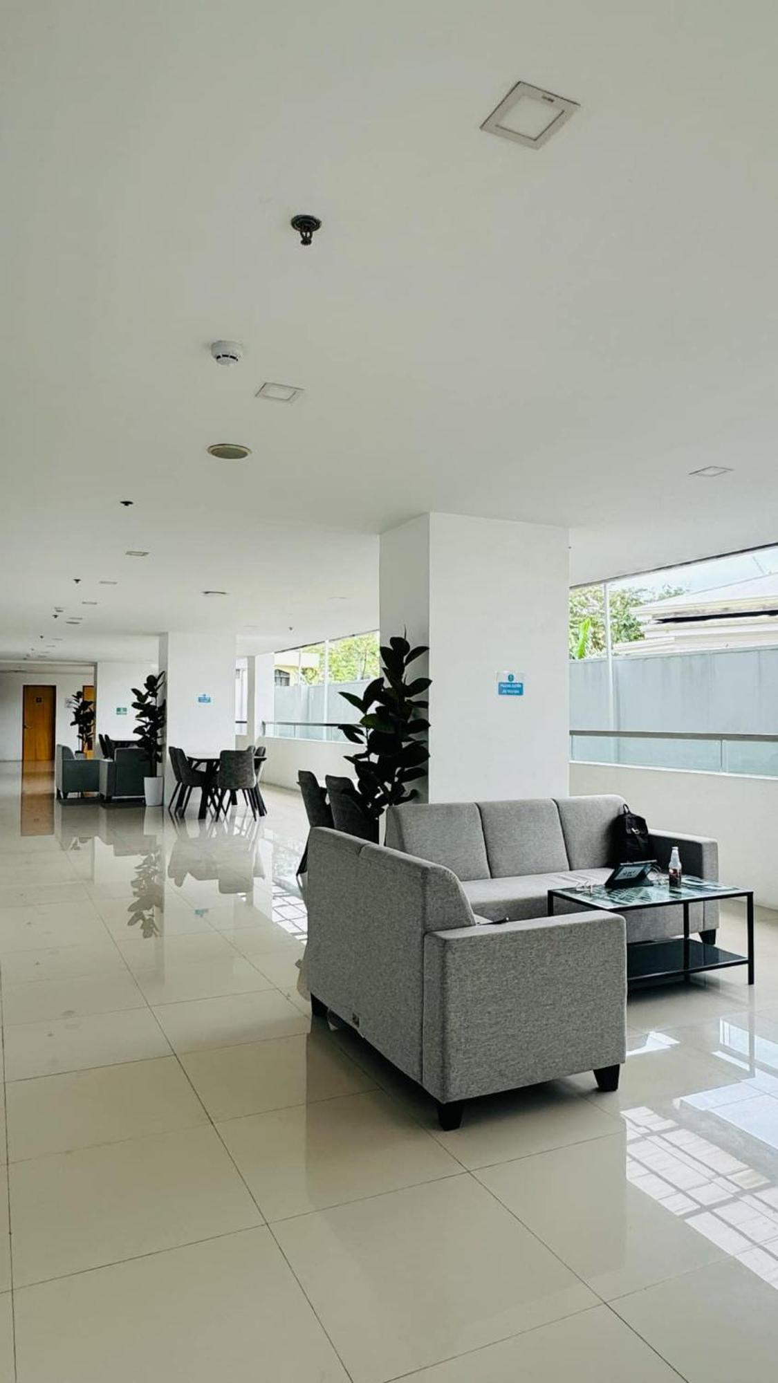 2 Bed Luxe With Netflix And Pool, 10 Min Walk To Fuente - The Heart Of Aparthotel Cebu